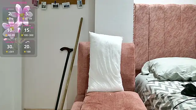 Emmy_petit Chat XXX in diretta