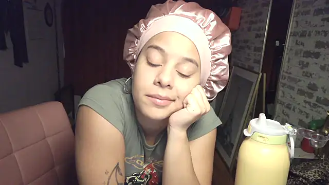 PrettyLittleProblem's Live XXX Chat