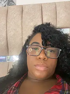 Tyra_Privacy Adlı Modelin Canlı XXX Sohbeti