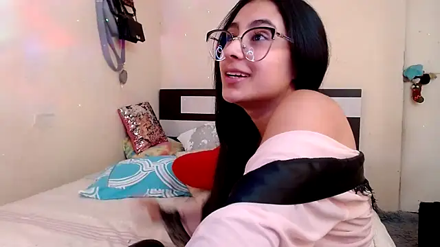 chika_hellar Adlı Modelin Canlı XXX Sohbeti