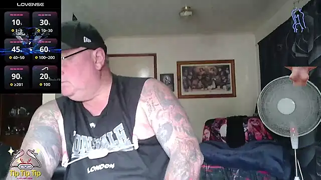 KINKYBLUEYES69's Live XXX Chat