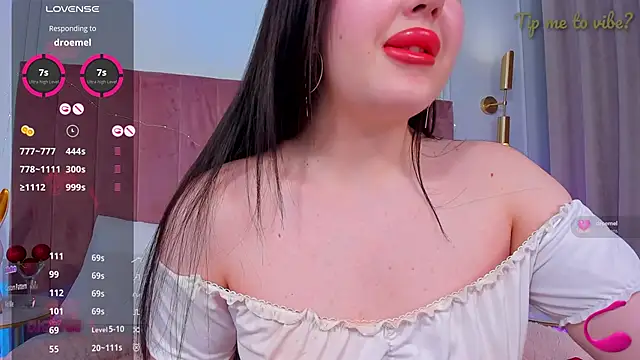 Mayzzie: онлайн-секс-чат