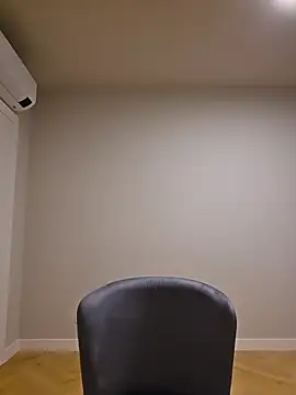 MiaRides19's Live XXX Chat