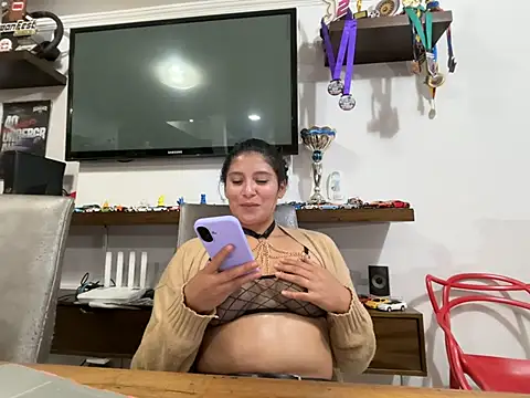 kinky_mila@xh 即時 XXX 聊天