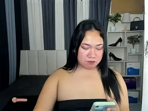 TsUncutKaren's Live XXX Chat