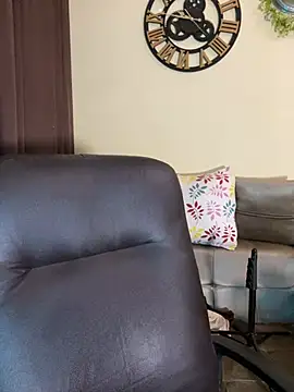 its_ur_flora élő XXX-chatje