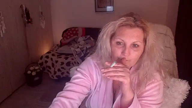 Divineblondのウェブカメラショー