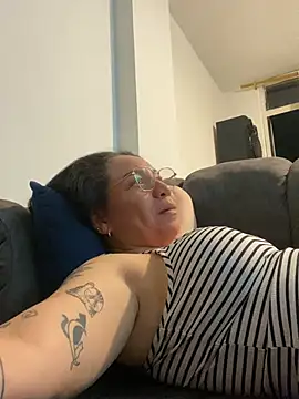 HealingHoney Adlı Modelin Canlı XXX Sohbeti