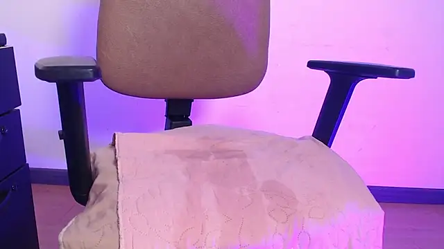 esmeralda-bk: δι αδικτυακό σόου στην κάμερα