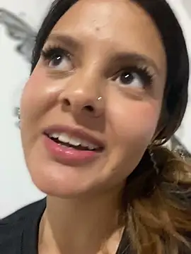 Ame_Desire Adlı Modelin Canlı XXX Sohbeti