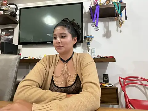 kinky_mila@xh Adlı Modelin Canlı XXX Sohbeti