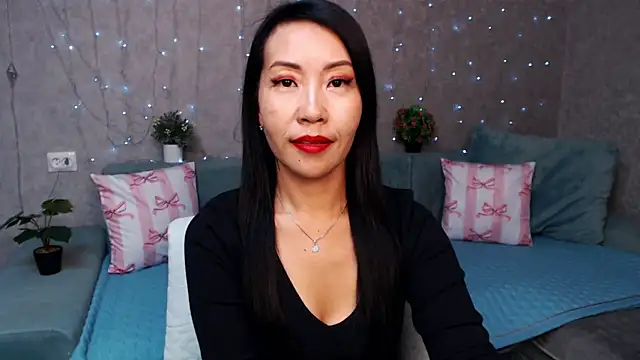 LiaPak's Live XXX Chat