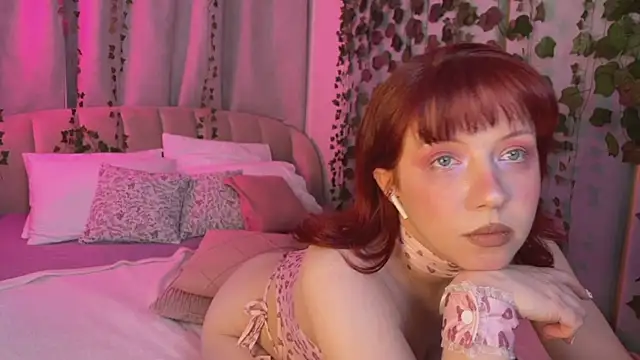 Love_is_Lola Adlı Modelin Canlı XXX Sohbeti