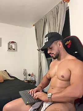 Ezzio_Scolaro Live XXX-Chat