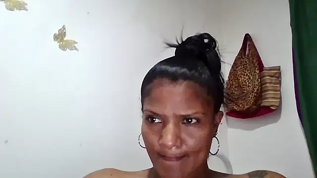 alejandraboobs07's Live XXX Chat