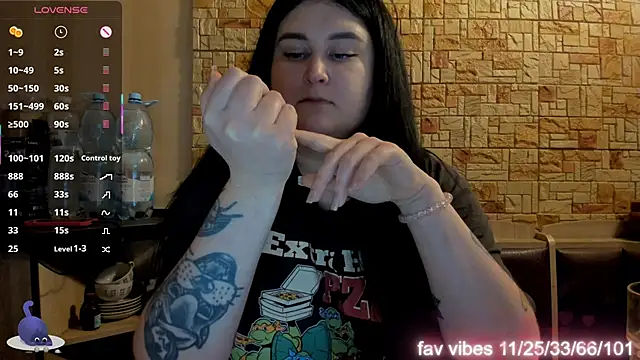 CassieLazyのライブXXXチャット