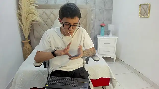 TylerCross_ Webcam-Show