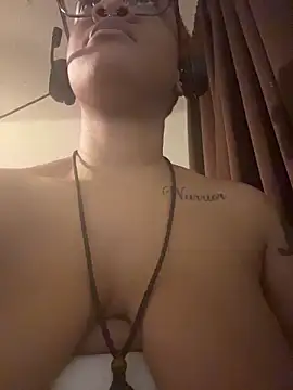 nickytheehawtie Chat XXX in diretta