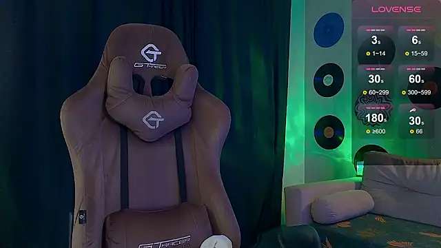 XXX chat uživo modela DebugMee