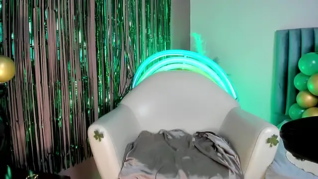 Chatroom XXX en direct de AnnaDenver