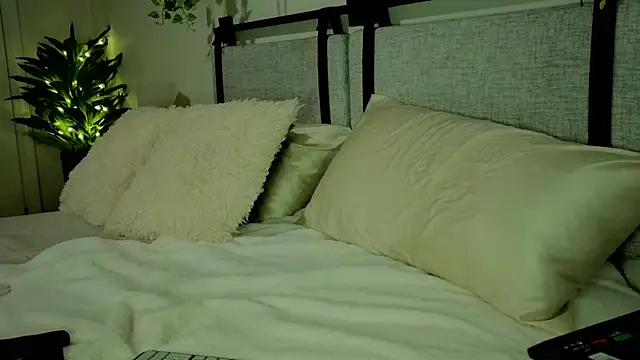 Chatroom XXX en direct de ivynyxx