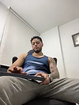 دردشة MattiaDupont الجنسية المباشرة