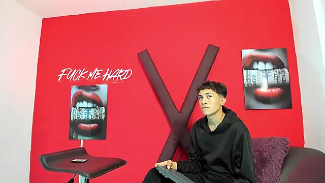 SKYN_MAN webcam show