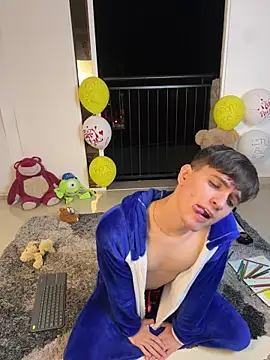 Naim_TheKing Show in webcam