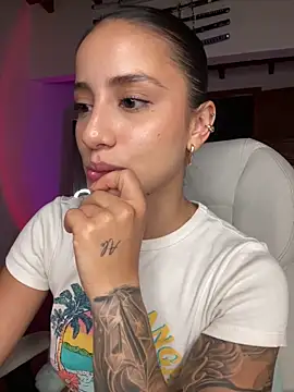 Ale_Lewis Chat XXX live