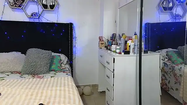 charlotte_077's Live XXX Chat