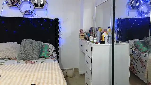 charlotte_077's Live XXX Chat