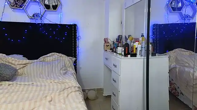 charlotte_077's Live XXX Chat