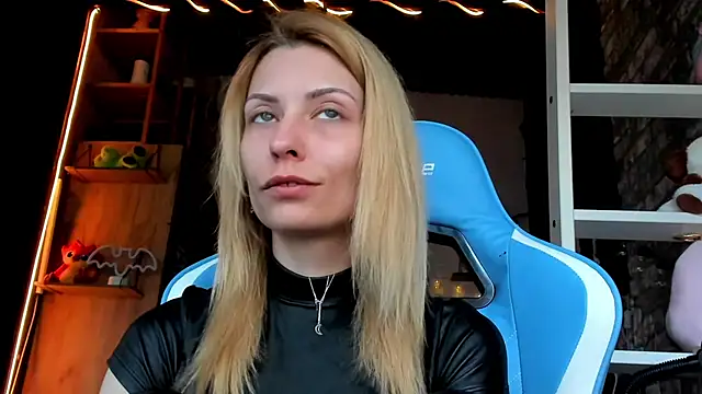 karo123421 Adlı Modelin Canlı XXX Sohbeti