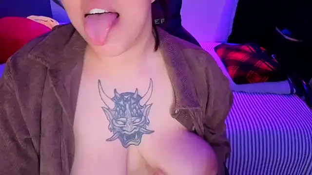 miacanela_xo élő XXX-chatje