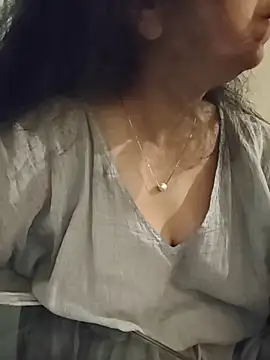 NakedMILFx Adlı Modelin Canlı XXX Sohbeti