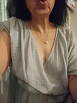 NakedMILFxのライブXXXチャット