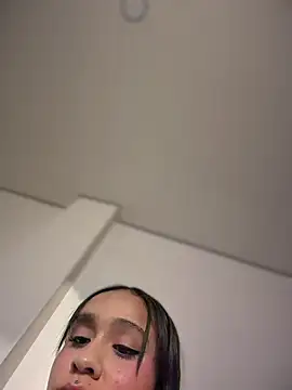 Онлайн чат XXX Isabella-Teen