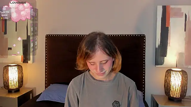 seraphine_star: διαδικτυακό σόου στην κάμερα