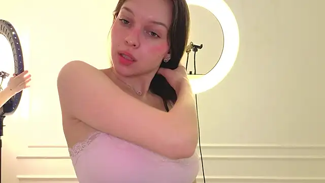 AllluraのライブXXXチャット