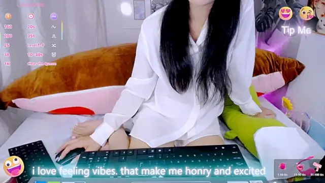 Chatroom XXX en direct de julialy_