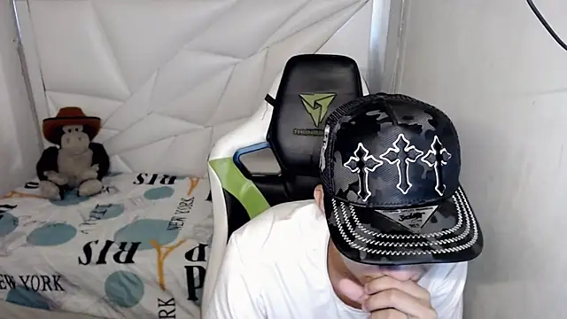 Street_poemm_ élő XXX-chatje