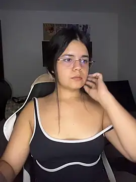 2Angela_ Adlı Modelin Canlı XXX Sohbeti