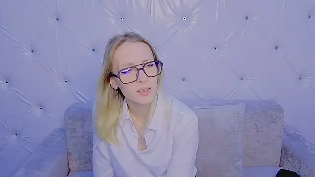 Chat +18 de Akiro_Kim7 ao vivo