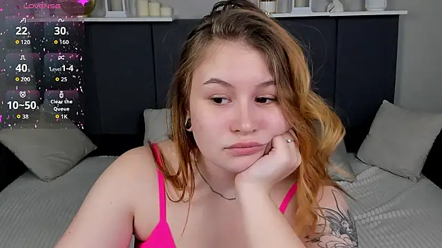 MilanaXHoney's Live XXX Chat