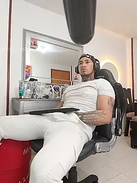 XXX chat uživo modela AndresXm_