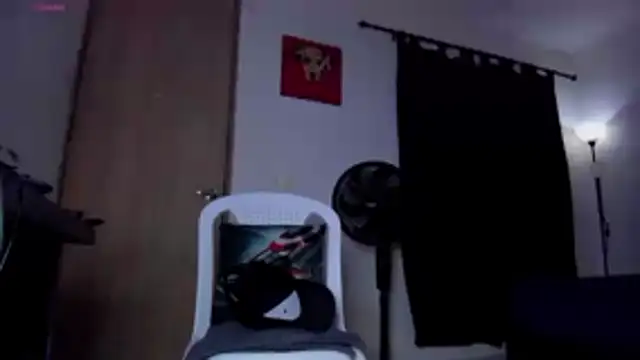 XXX chat uživo modela Cloudy_pigDude