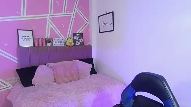 Natasha_Romanof18 Adlı Modelin Canlı XXX Sohbeti