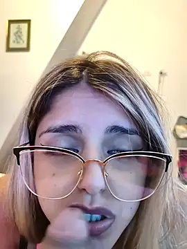 Misshine_32n Webbikameraesitys