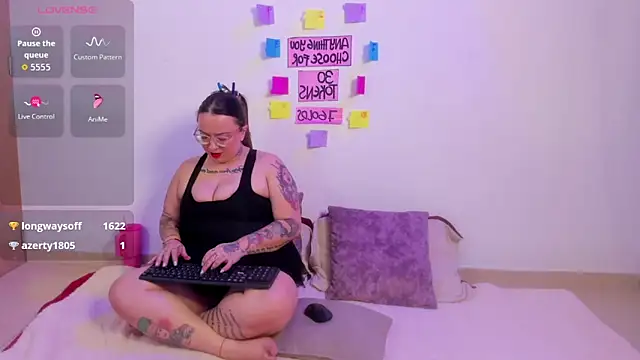 MiaYMolly: вебкам-шоу