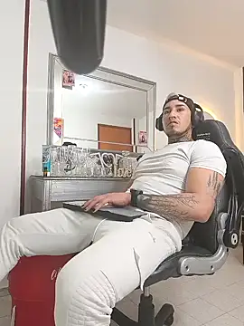 XXX chat uživo modela AndresXm_